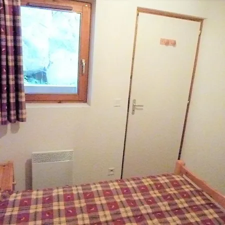 Apartment 2 Pieces Avec Balcon, Parking - Secteur Calme - Fr-1-573-66 *
