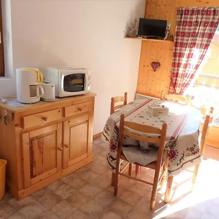Apartment 2 Pieces Avec Balcon, Parking - Secteur Calme - Fr-1-573-66 *
